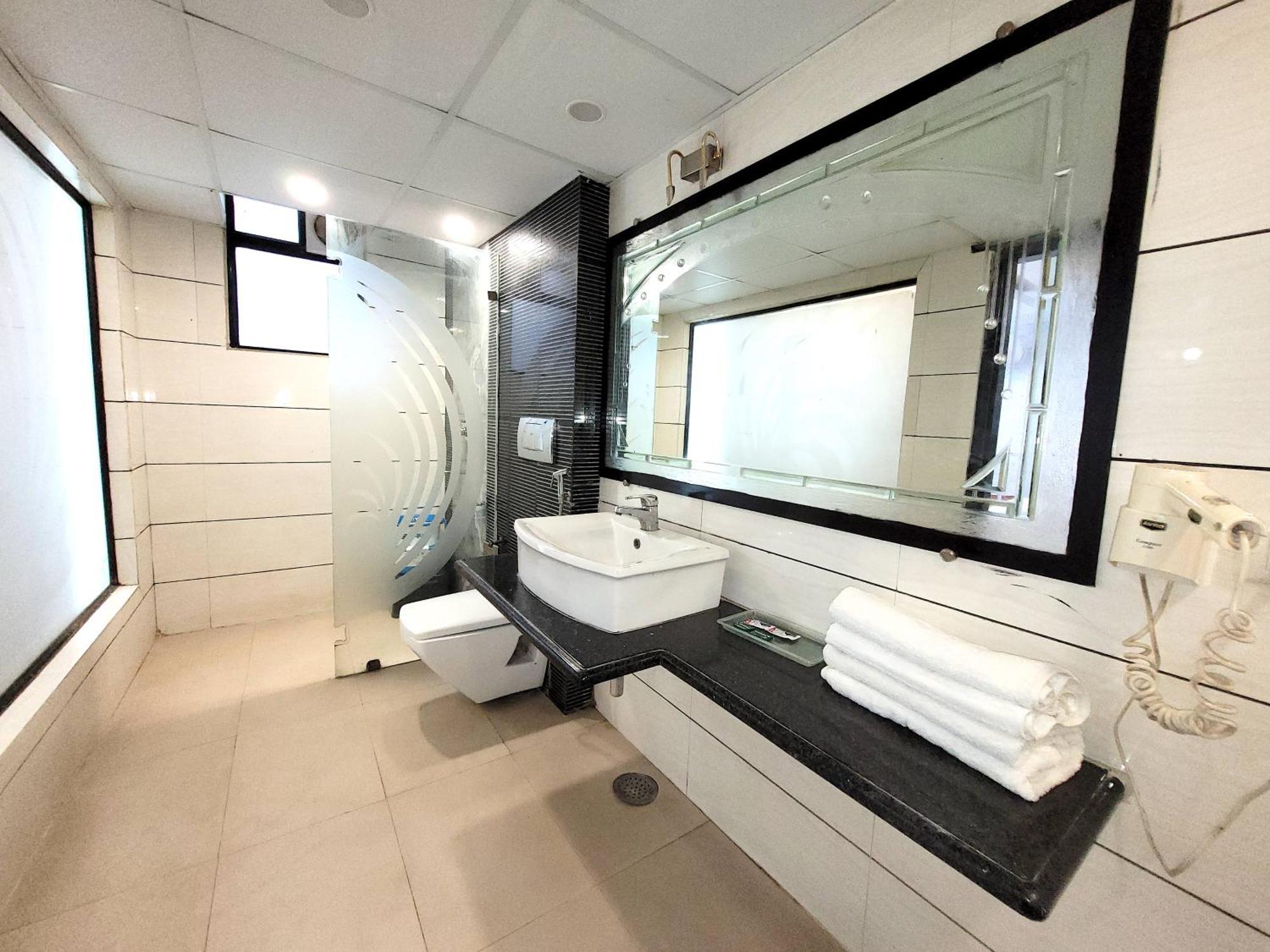 Hotel The Daanish Residency - Karol Bagh New Delhi Exterior photo
