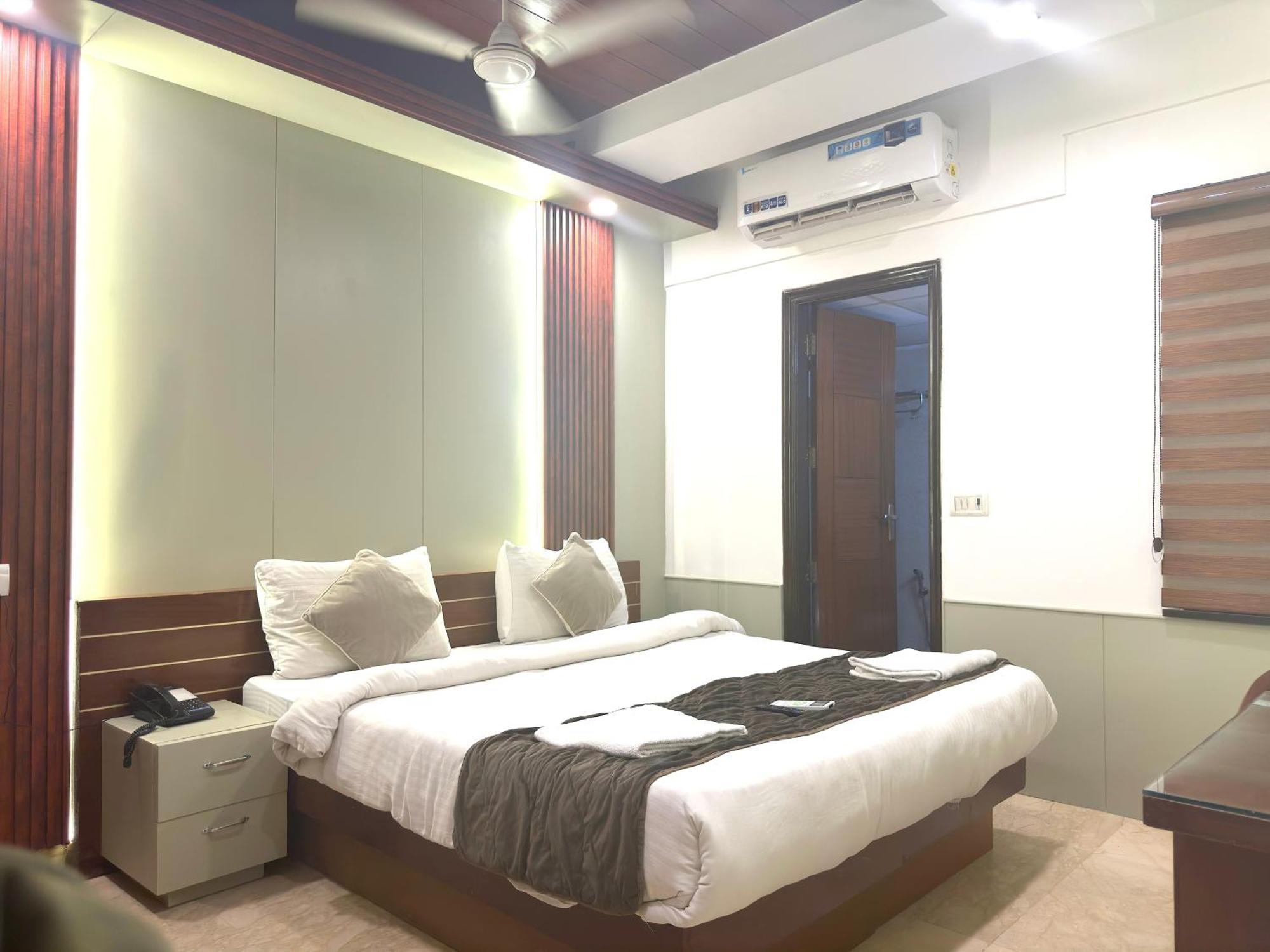 Hotel The Daanish Residency - Karol Bagh New Delhi Exterior photo